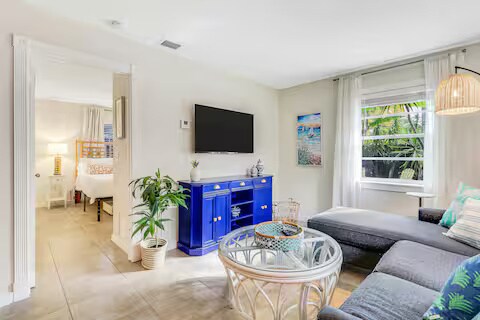 Building Photo - 713 Penn St