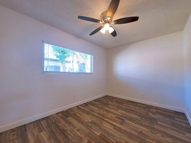 Building Photo - Rosewood Villas: 2 Bedrooms, 1 Bathroom - ...