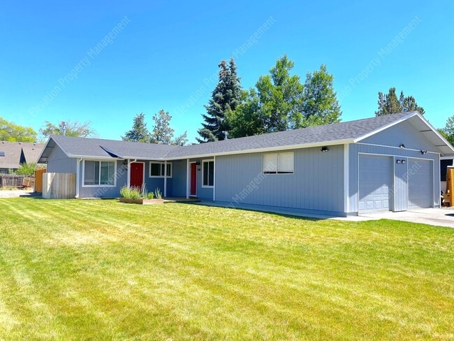 Primary Photo - Recently-renovated 2 BR duplex in Redmond ...