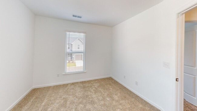 Building Photo - Immaculate New Townhome in Pringle Towns