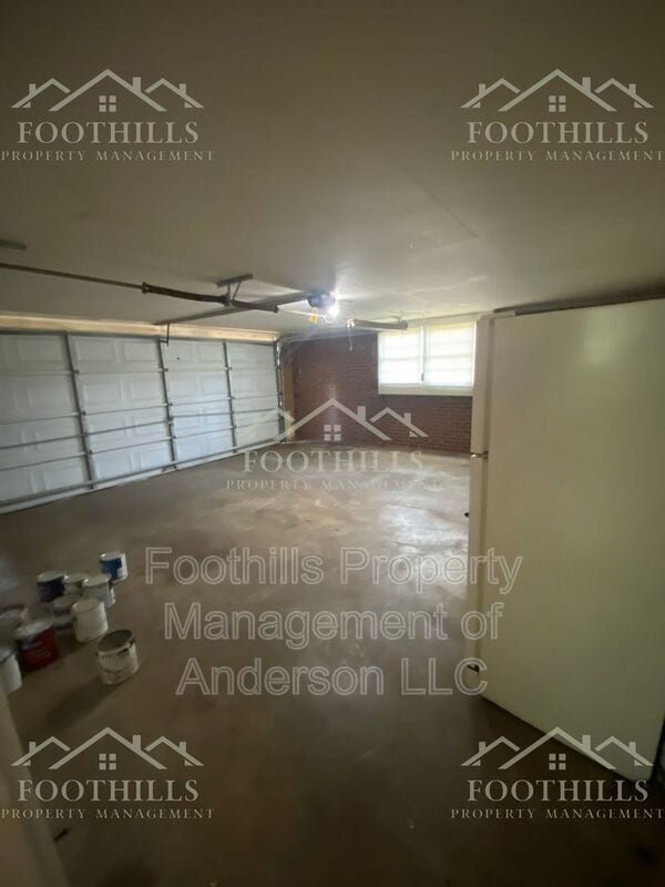 Building Photo - 102 Windemere Way