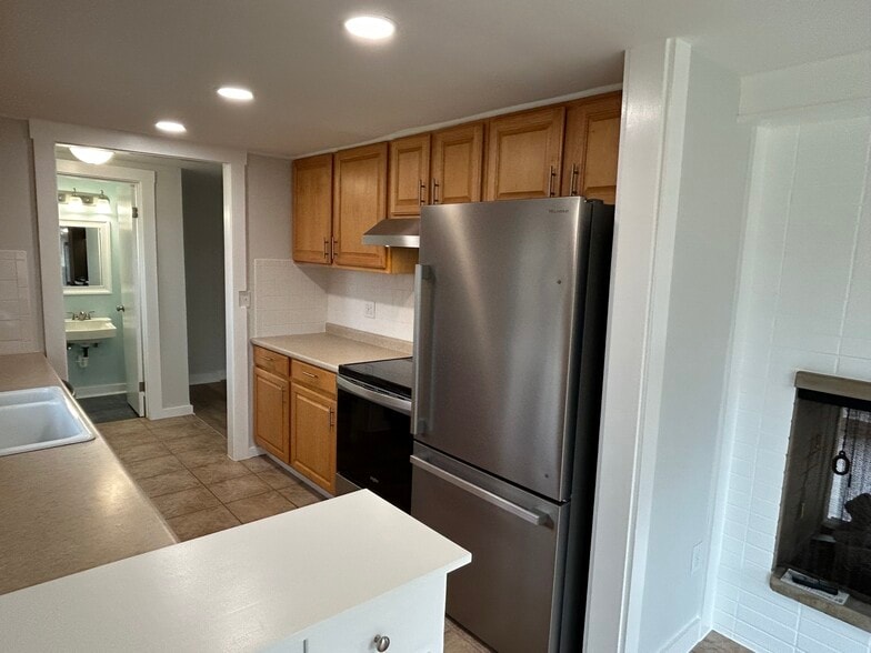 Building Photo - 810 Mc Connell St