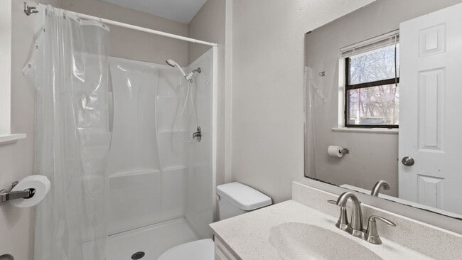 Building Photo - Newly remodeled 3 bedroom, 2 bath home.