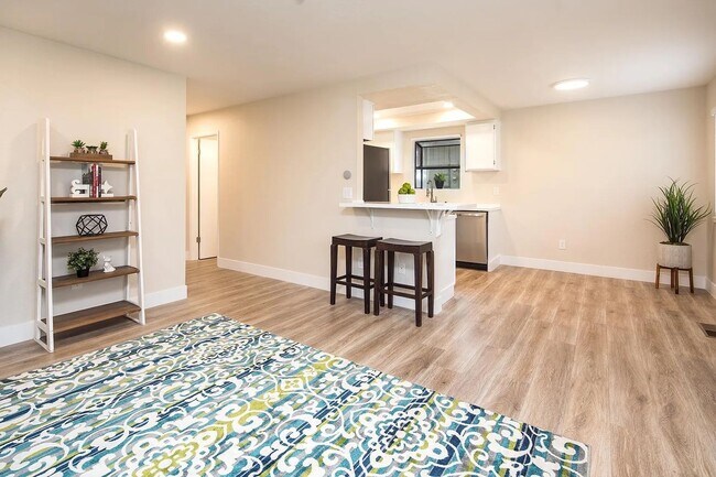 Building Photo - 3689 Grant Dr