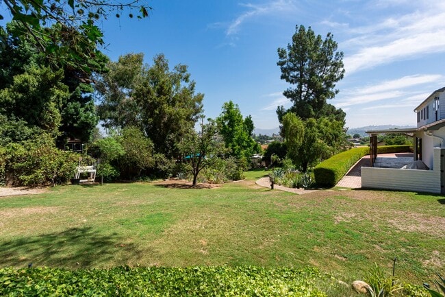 Building Photo - Georgian Colonial in Mt Helix
