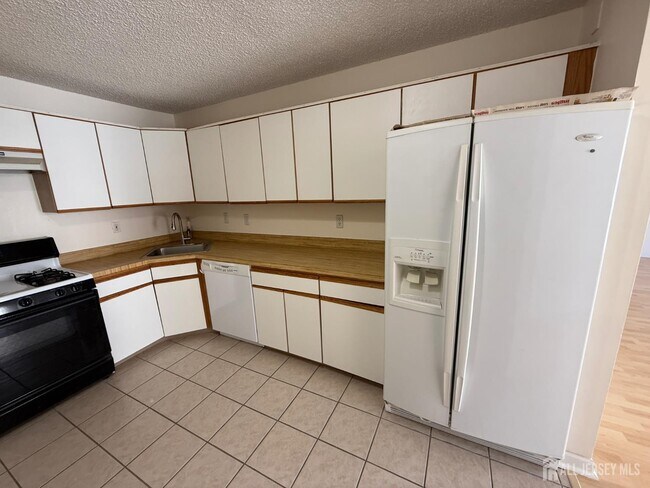 Building Photo - 207 Darwin Ln