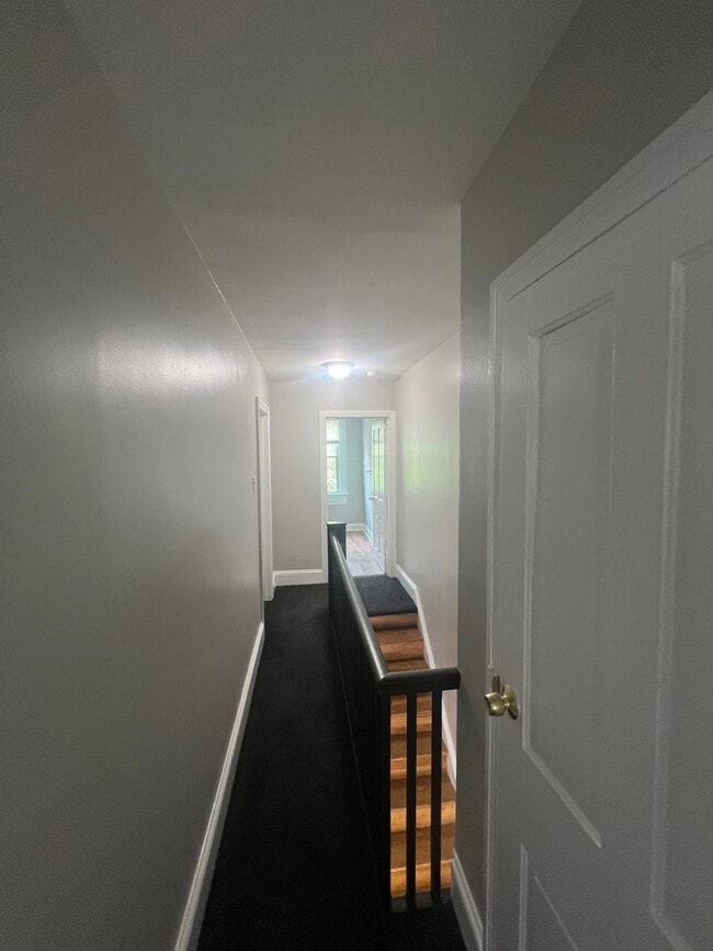 Building Photo - Bright 2-Bedroom with Spacious Bath & Priv...