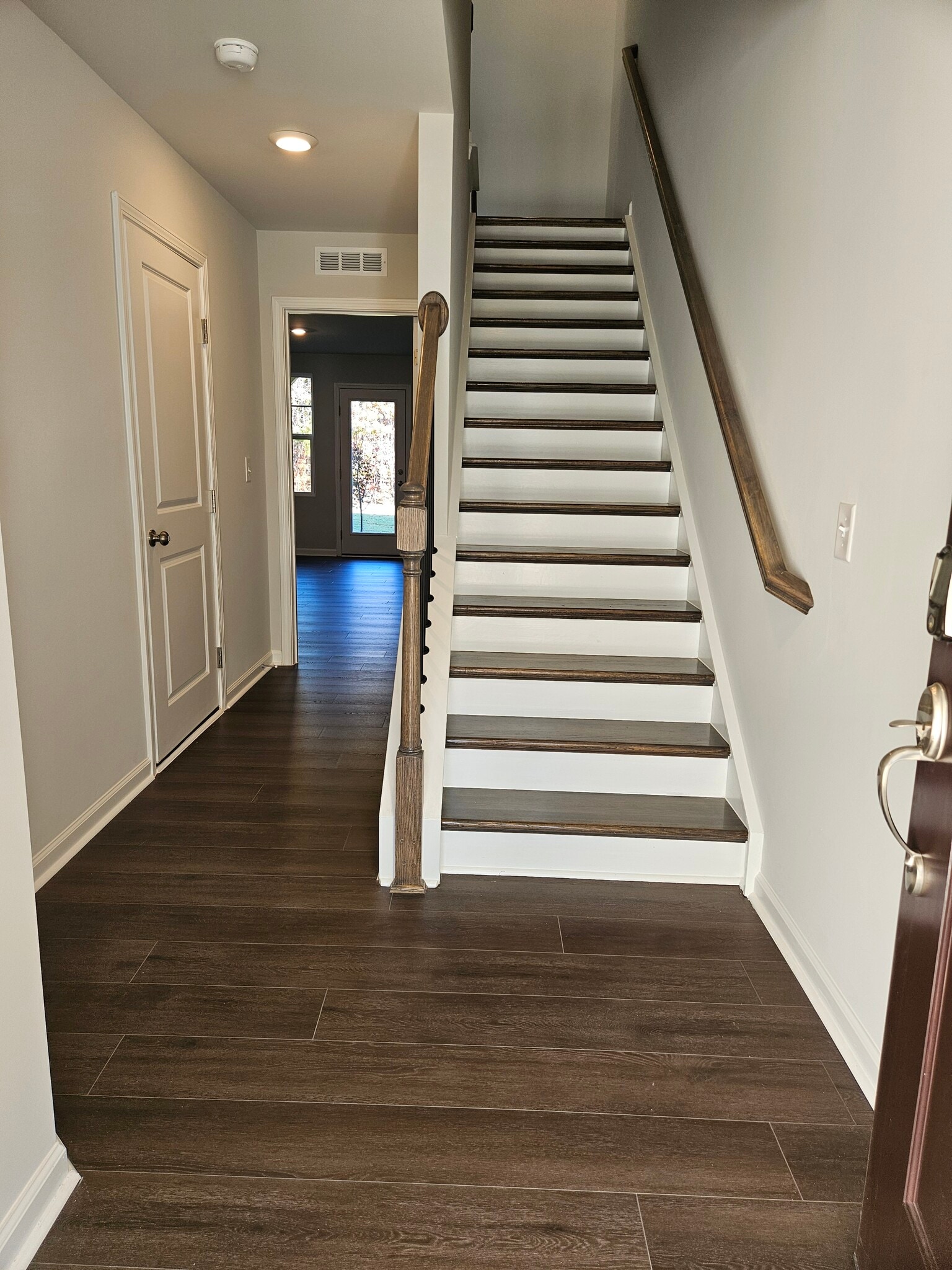 Building Photo - 530 Light Oak Way