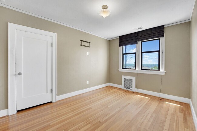 Building Photo - 3234 14th Ave S