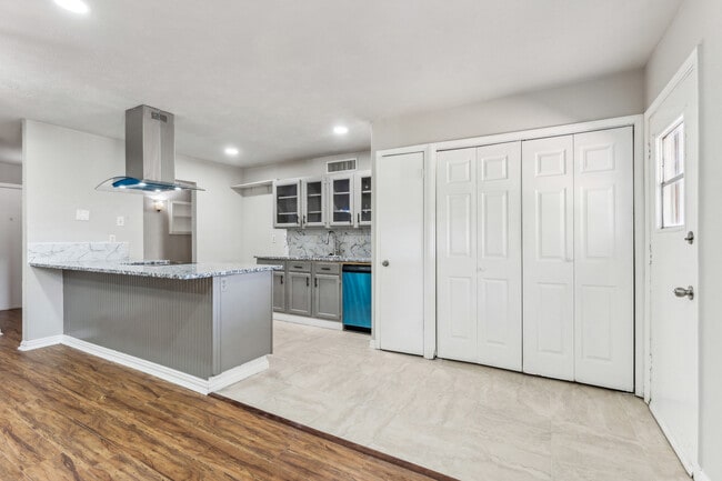 Building Photo - 540 Oldbridge Dr