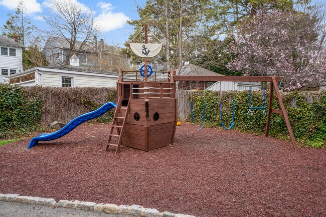 Building Photo - 17 Waters Edge