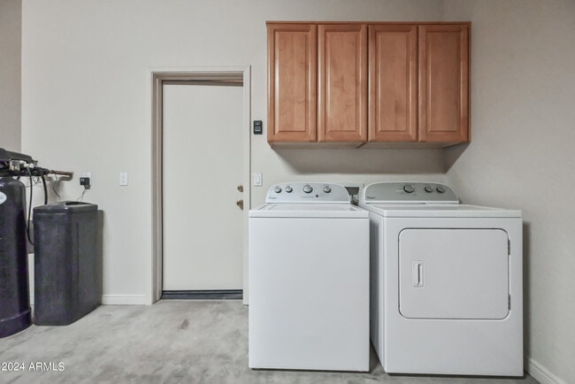 Building Photo - 6572 Shooting Star Way