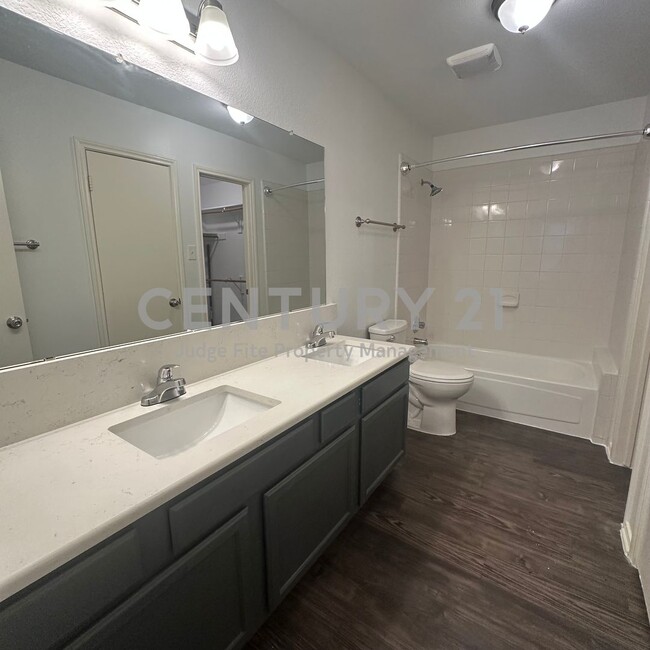 Building Photo - Beautiful 2-Story 2/2 Condo Located in Cop...