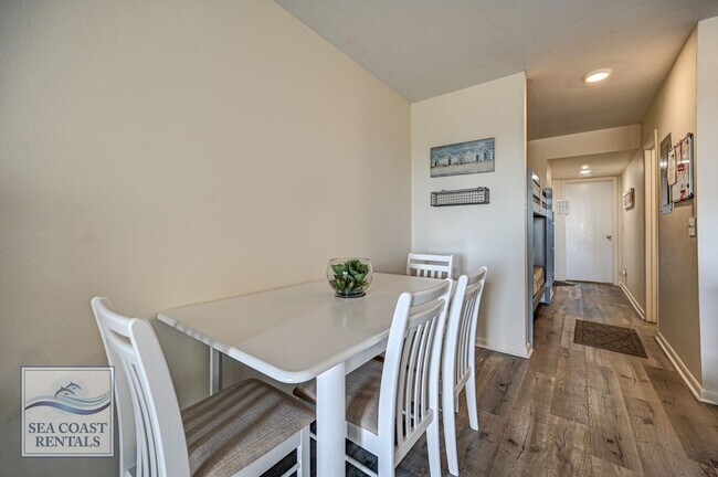 Building Photo - FURNISHED OFF-SEASON MONTHLY RENTAL NOW AV...