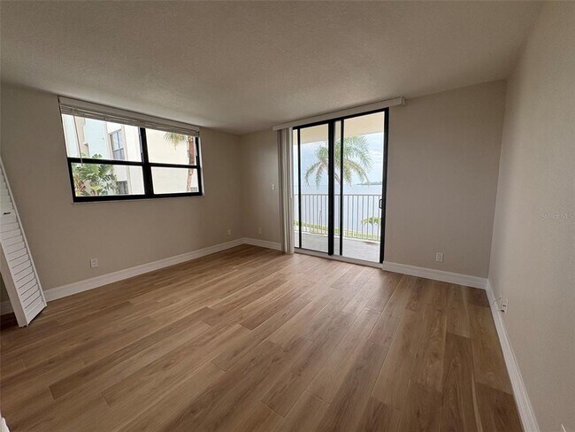 Building Photo - 250 Woodette Dr