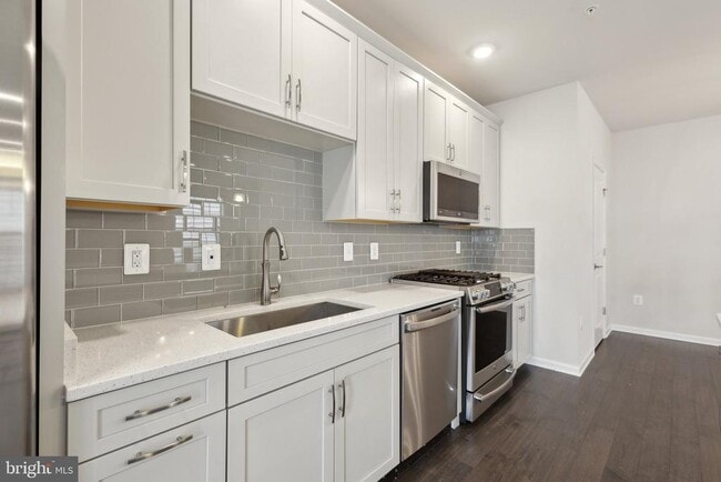 Building Photo - 23235 Milltown Knoll Square