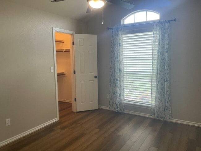Building Photo - 3942 Las Bahias Dr
