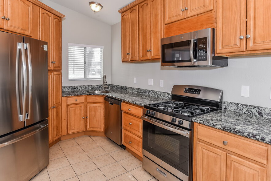 Building Photo - 5004 Crystal Breeze Ln