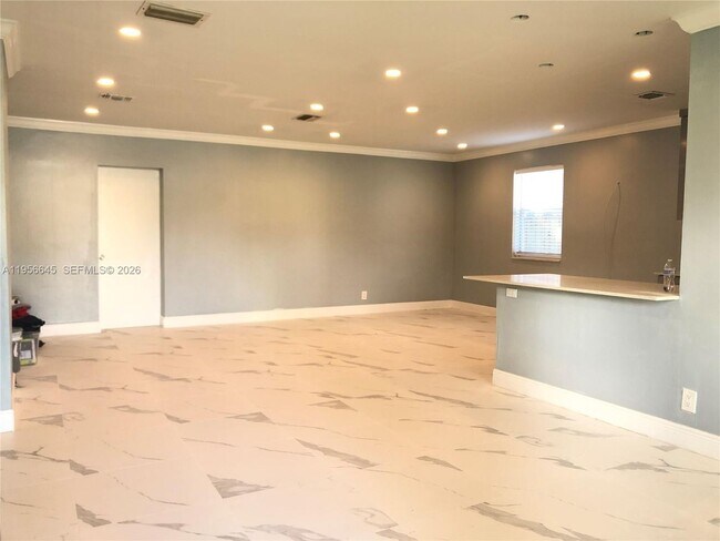 Building Photo - 223 SW 10th St