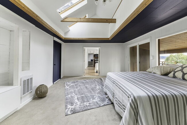 Building Photo - BEAUTIFUL CABIN STYLE HOME ACROSS FROM SIL...