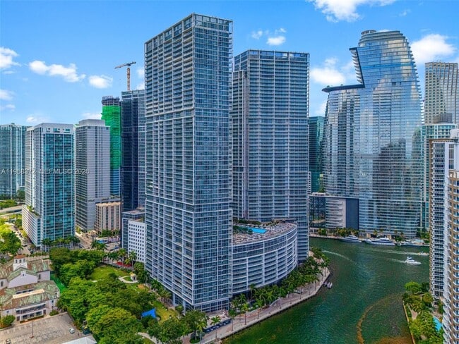 Building Photo - 495 Brickell Ave