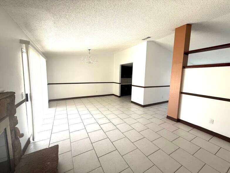 Building Photo - 2920 Bixby Dr
