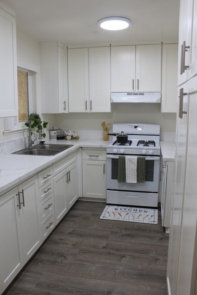 Building Photo - 14300A