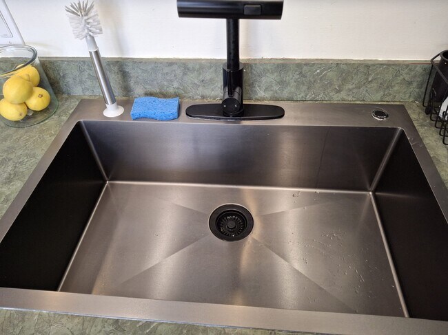 Building Photo - 385 Toledo St