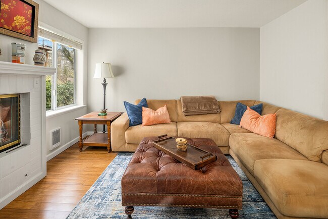 Building Photo - 2244 13th Ave W