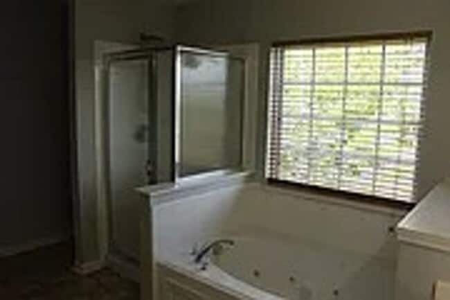 Building Photo - Beautiful 5 Bedroom Plainfield Home for Rent