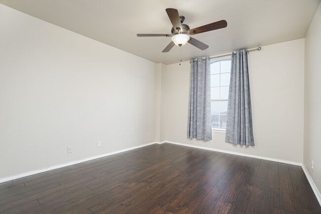 Building Photo - Encino Mesa move in