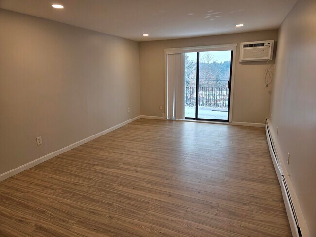 Building Photo - 136 Mammoth Rd