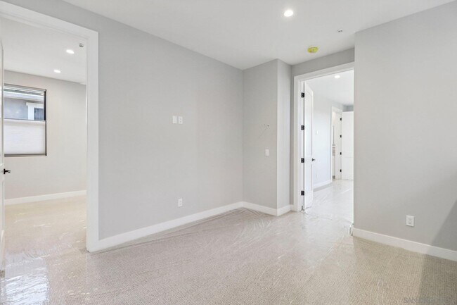 Building Photo - 2948 Copley Ave