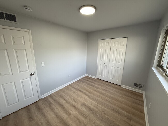 Building Photo - 14219 Hobart Ave