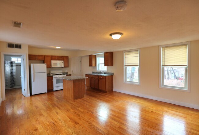 Building Photo - 62 Lincoln St