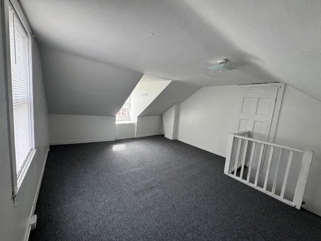 Building Photo - 106 E Pine St