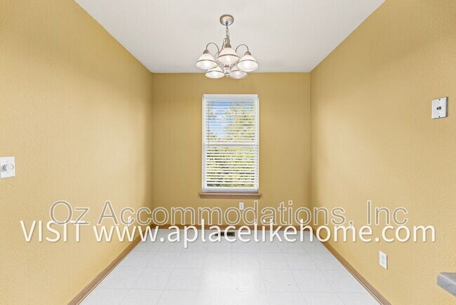 Building Photo - 8626 N Cleveland Ln