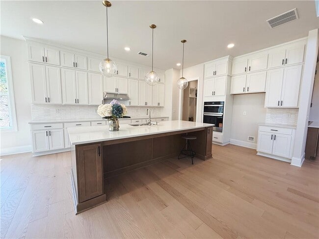 Building Photo - 2450 Colliers Ln