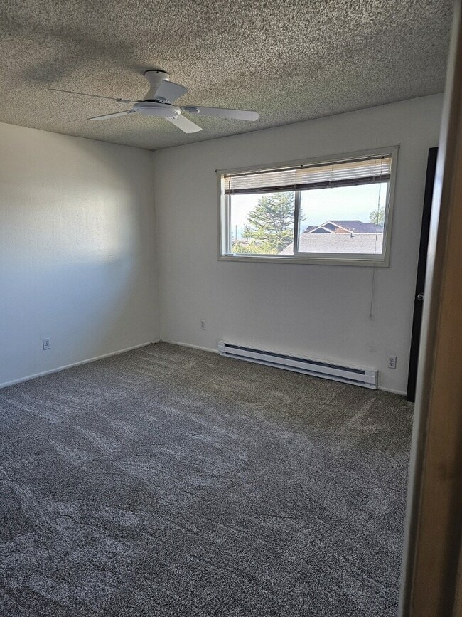 Building Photo - 749 1st St