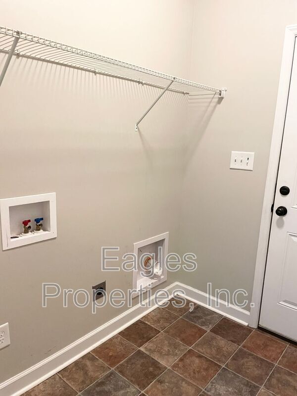 Building Photo - 117 Kenison Way