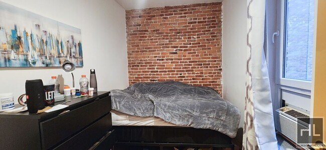 Building Photo - Your 3 Bedroom Apartment W/ Exposed Brick ...