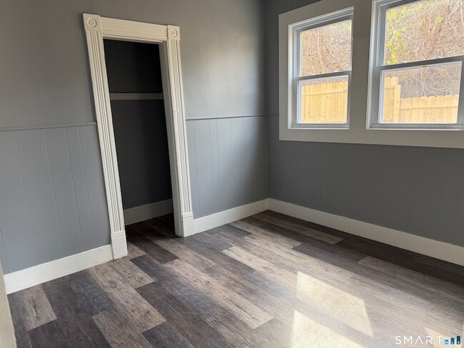 Building Photo - 25 Lake St