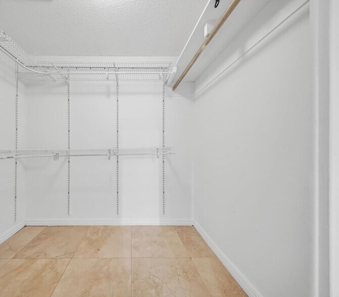 Building Photo - 4000 Alhambra Cir