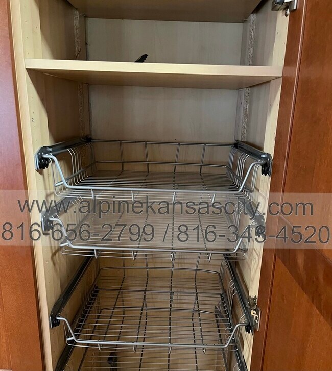 Building Photo - Spacious One Level Home on HUGE LOT!