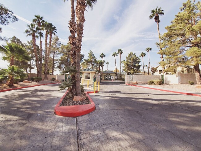 Building Photo - CUTE GATED 2BD/2BA CONDO IN LAS VEGAS!