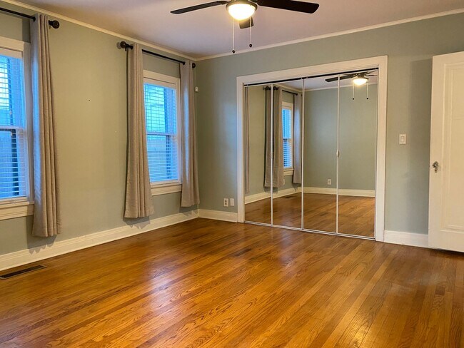 Building Photo - 2 Bedroom 2 Bathroom plus Bonus Room with ALL Appliances Included