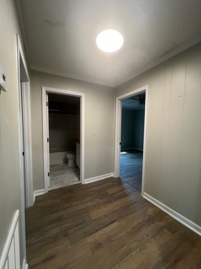 Building Photo - *Just reduced & Move-in ready! **$395 move...