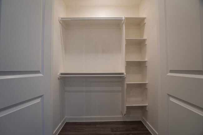 Building Photo - 2 bedroom 2.5 bath home located in Fayetteville, AR