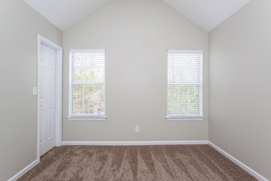 Building Photo - 3704 Lower Creek Dr