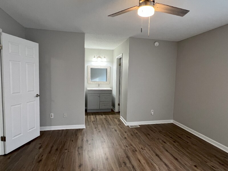 Building Photo - 7271 Sandy Creek Dr